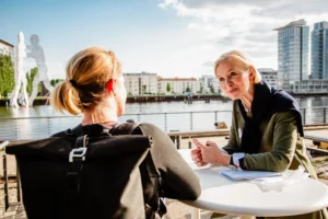 Mentoring Programm: Mentorin und Mentee bei MentorMe